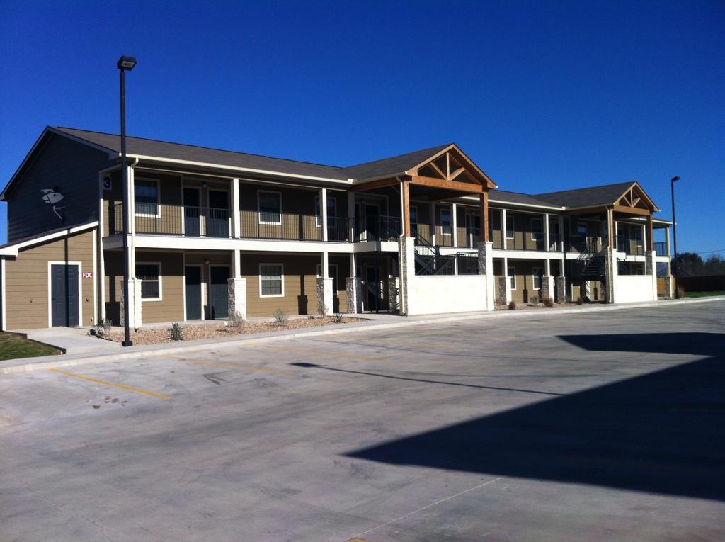 Eagle'S Den Suites Big Spring A Travelodge By Wyndham Room photo