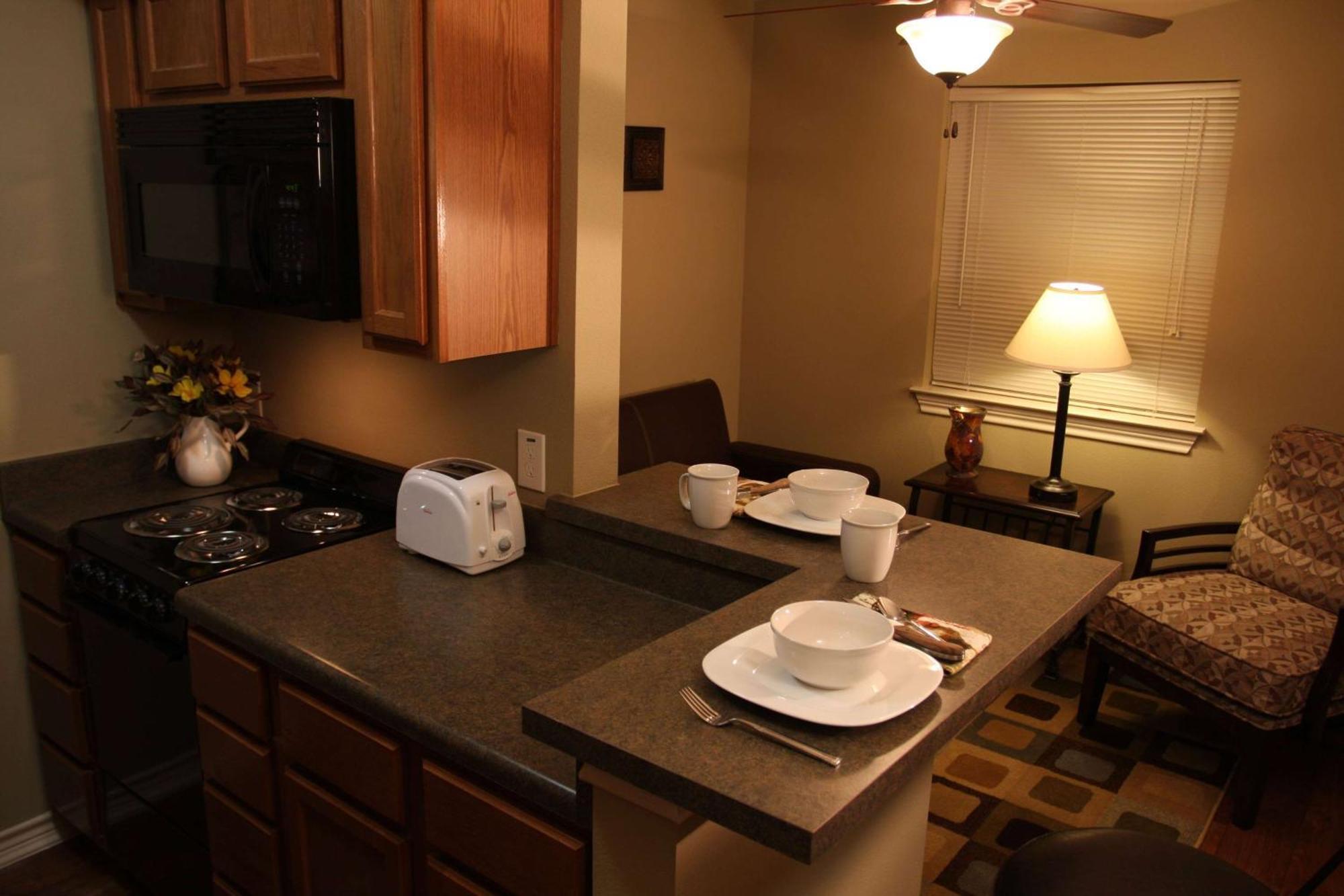 Eagle'S Den Suites Big Spring A Travelodge By Wyndham Exterior photo