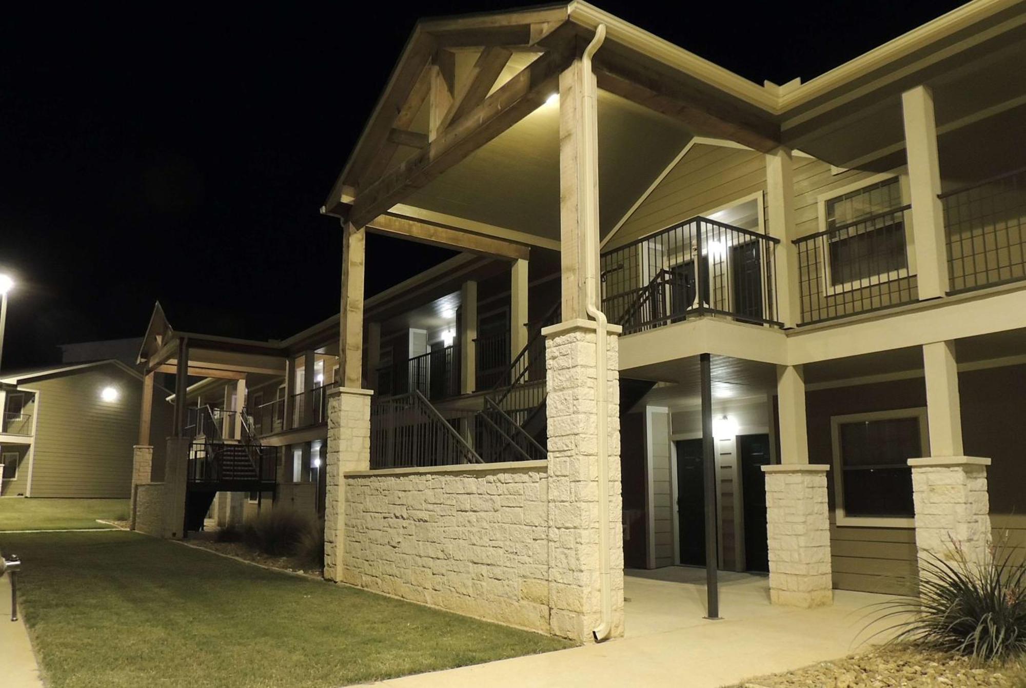 Eagle'S Den Suites Big Spring A Travelodge By Wyndham Exterior photo
