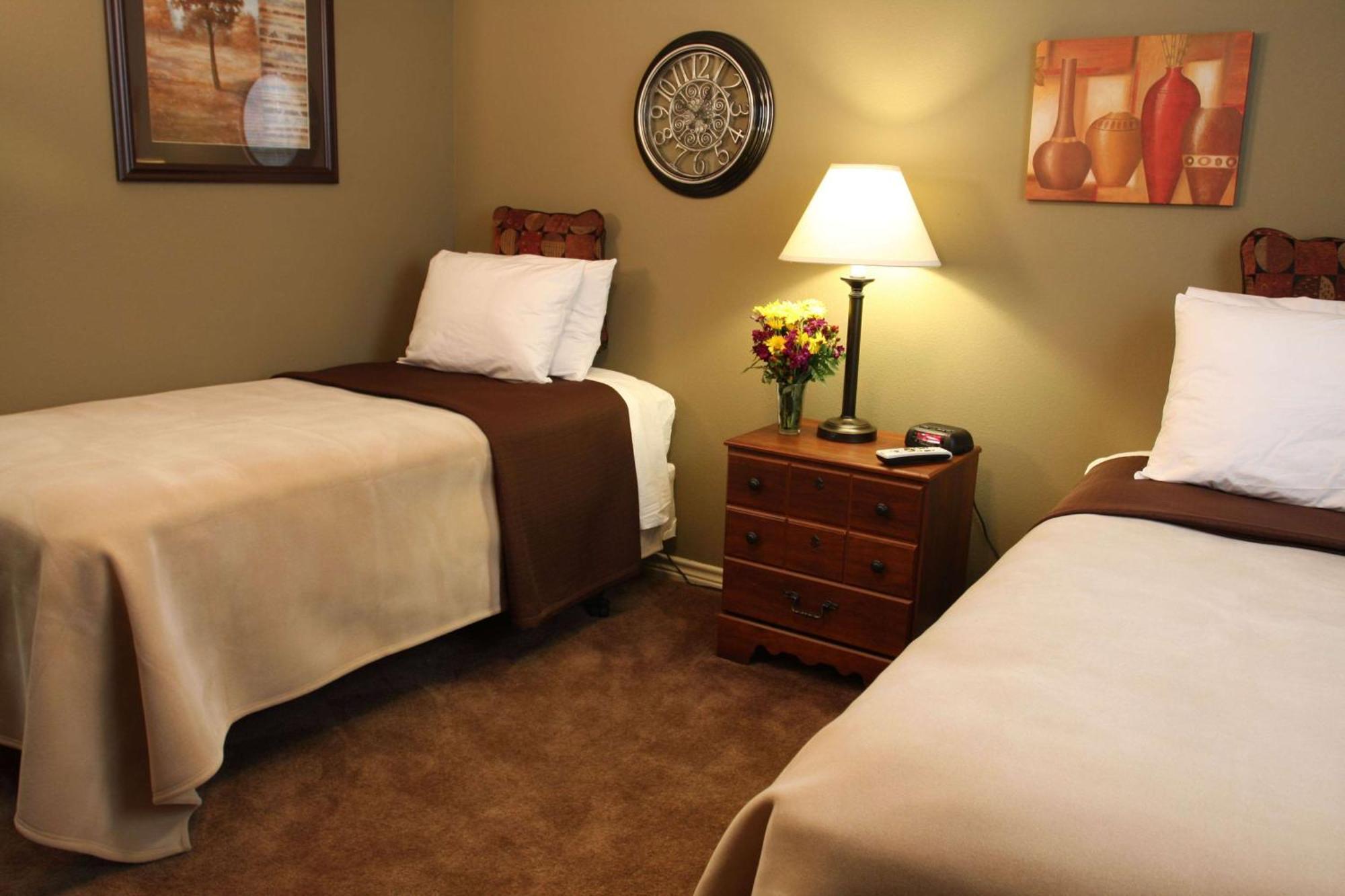 Eagle'S Den Suites Big Spring A Travelodge By Wyndham Exterior photo