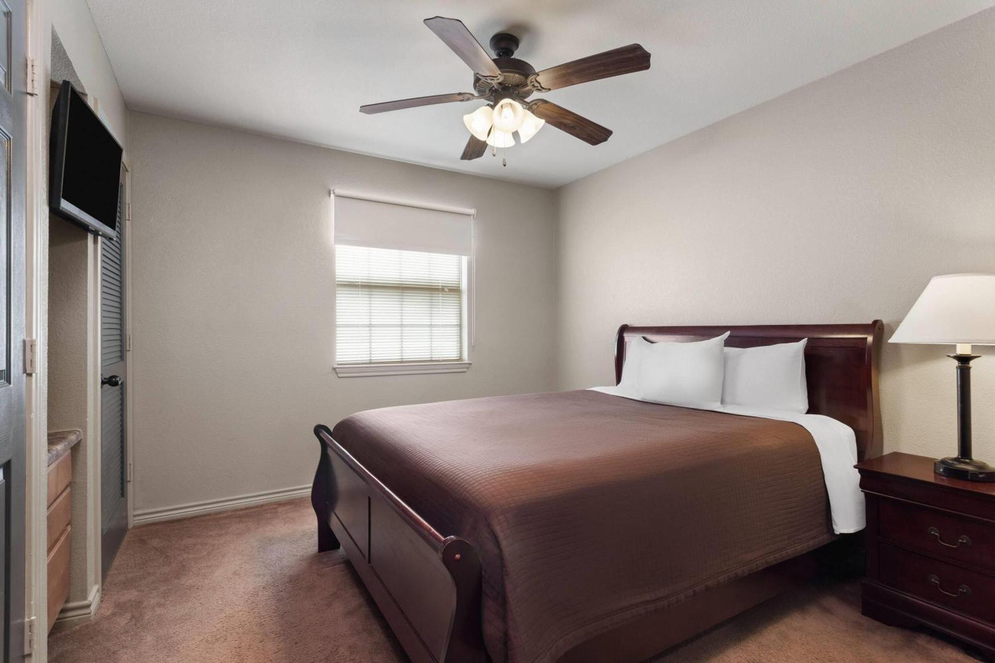 Eagle'S Den Suites Big Spring A Travelodge By Wyndham Exterior photo