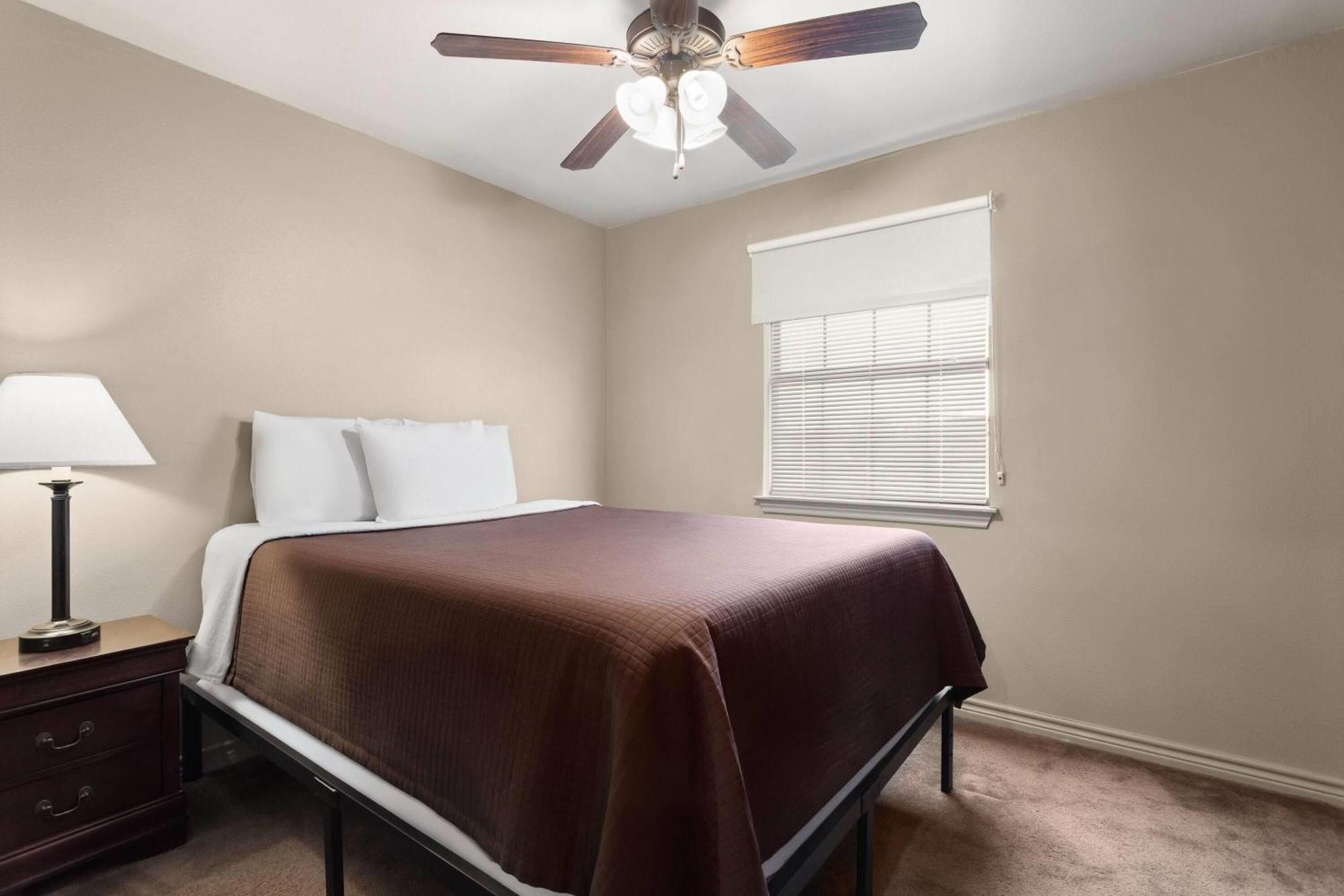 Eagle'S Den Suites Big Spring A Travelodge By Wyndham Exterior photo