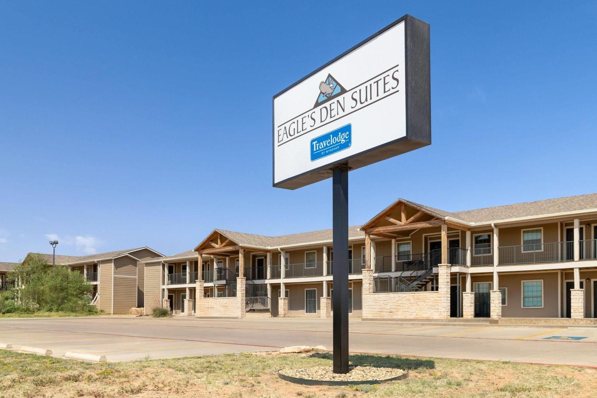 Eagle'S Den Suites Big Spring A Travelodge By Wyndham Exterior photo