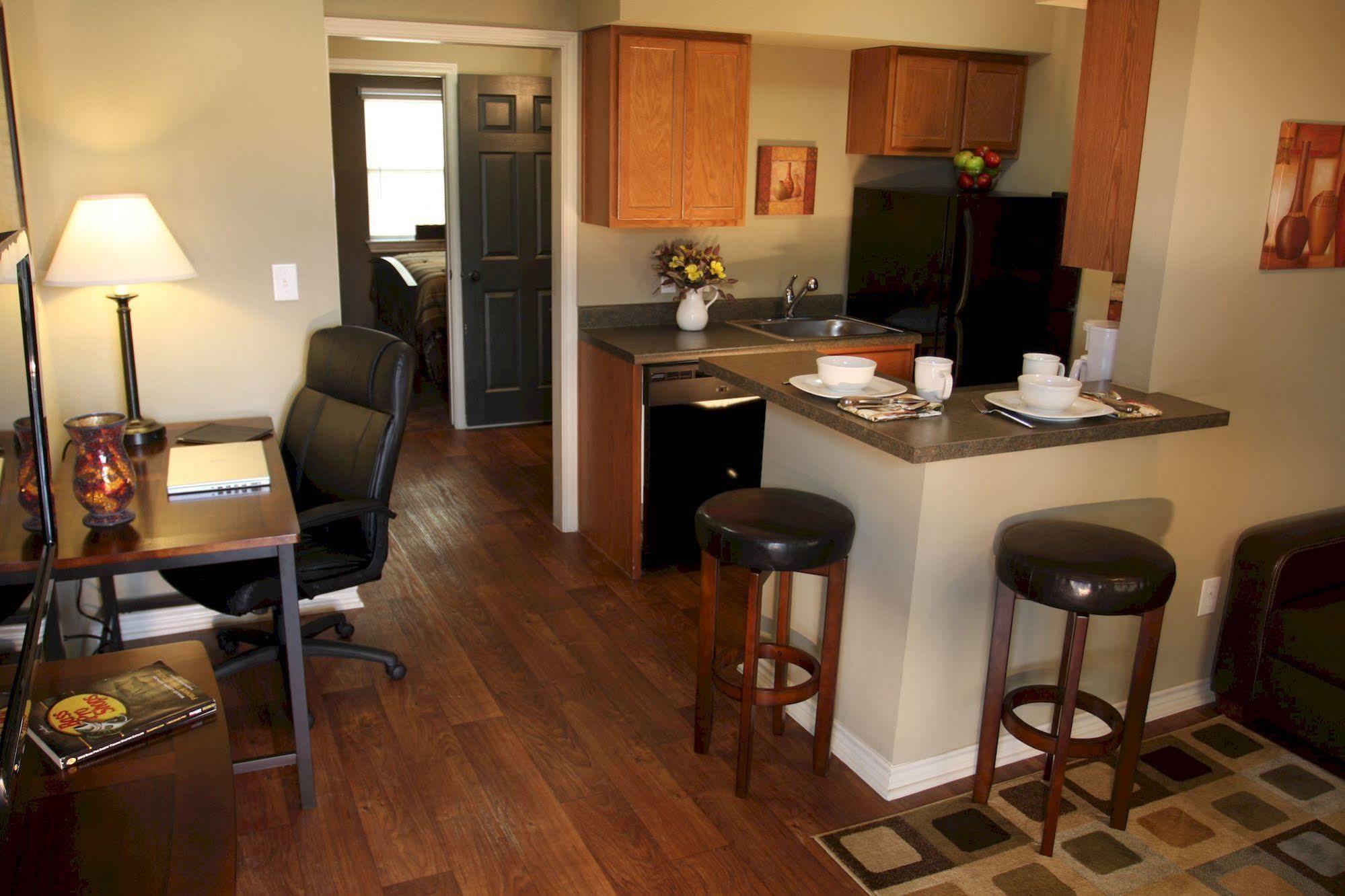 Eagle'S Den Suites Big Spring A Travelodge By Wyndham Exterior photo